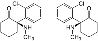 氯胺酮(Ketamine)的结构式，包括左右两种旋光异构体